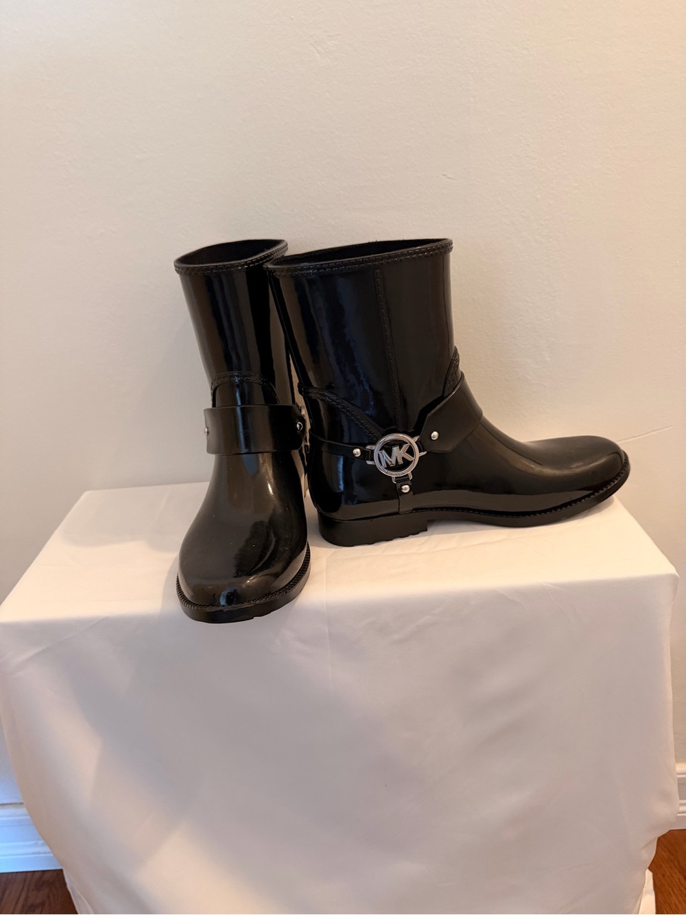Michael Kors Fulton iconic harness buckle MK logo mid-calf size 9 rain boot.